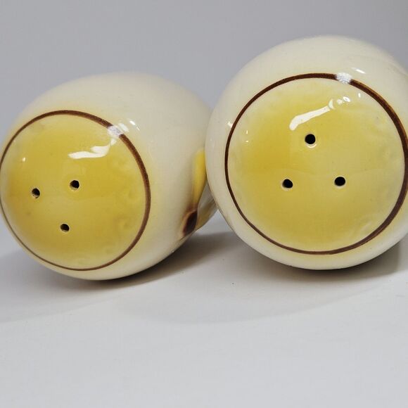 Vtg Hull Ceramic Yellow Daisy Sunflower Petals / Banana Salt & Pepper Shaker Set - Picture 4 of 10